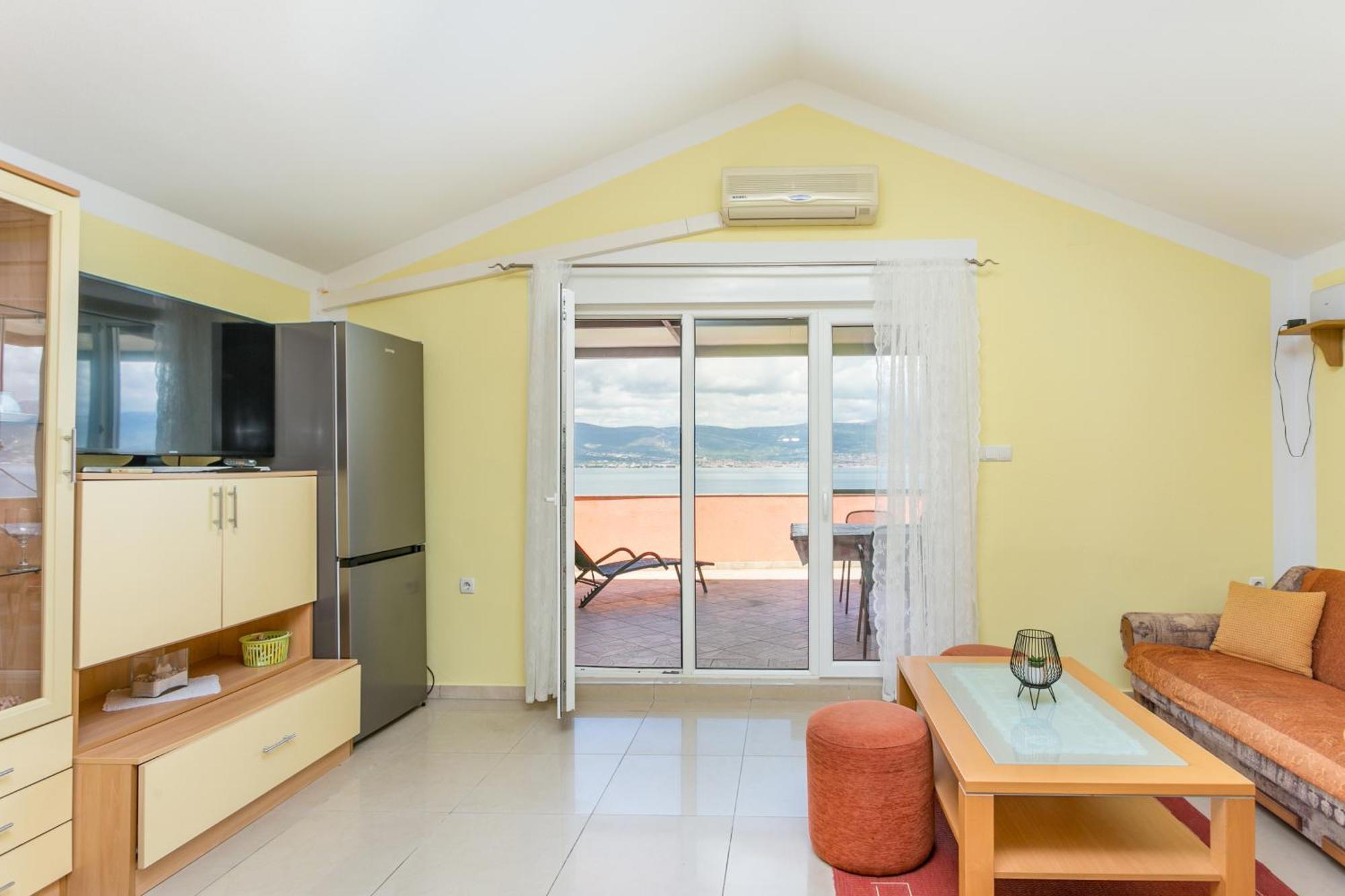 Apartments By The Sea Slatine, Ciovo - 11126 Room photo